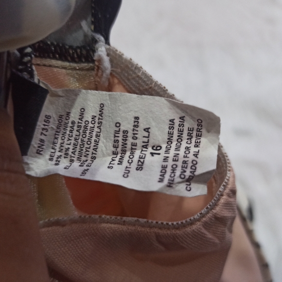 Maxine Of Hollywood Swim Suit - Picture 7 of 15